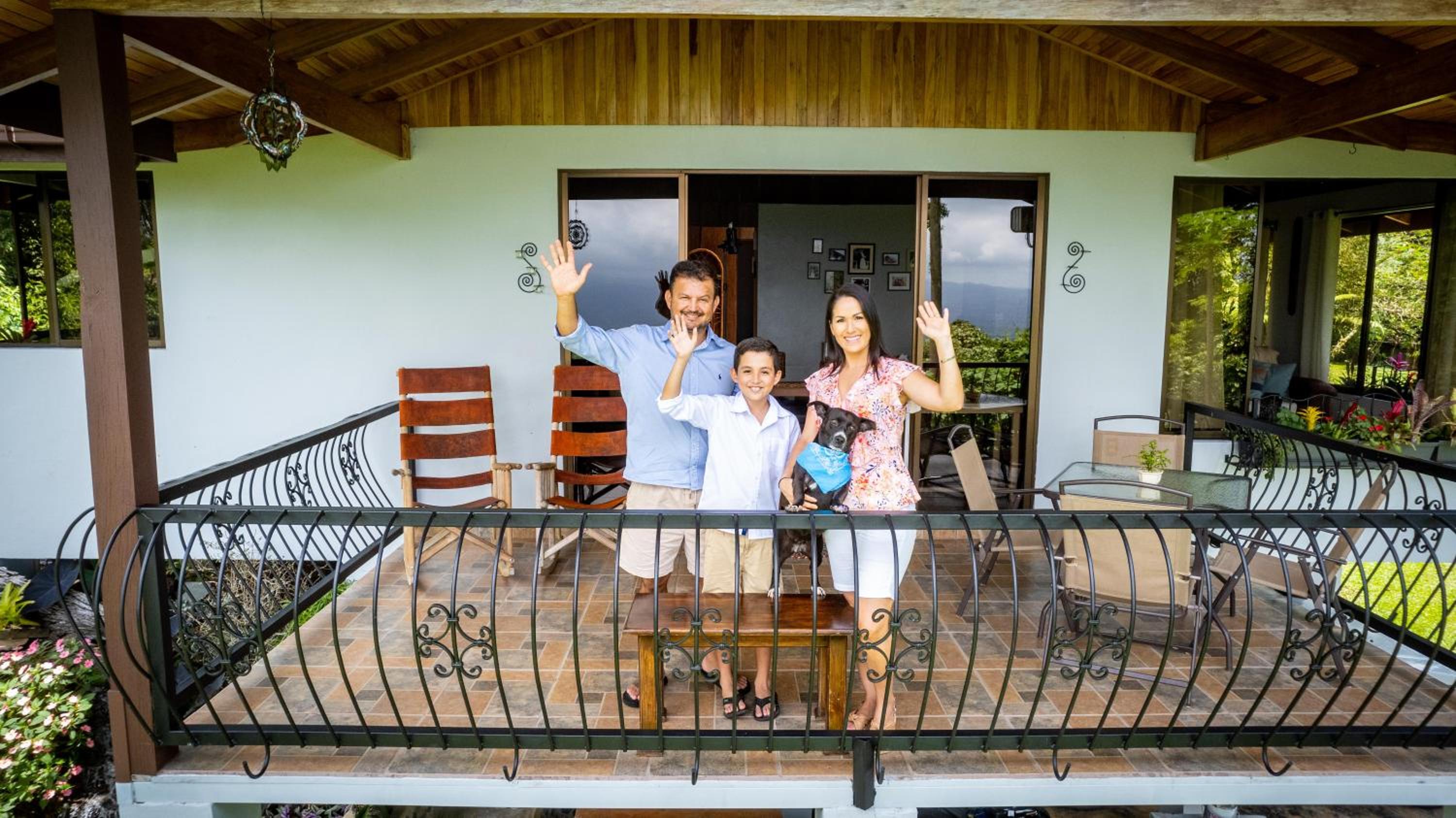 Bromelia House