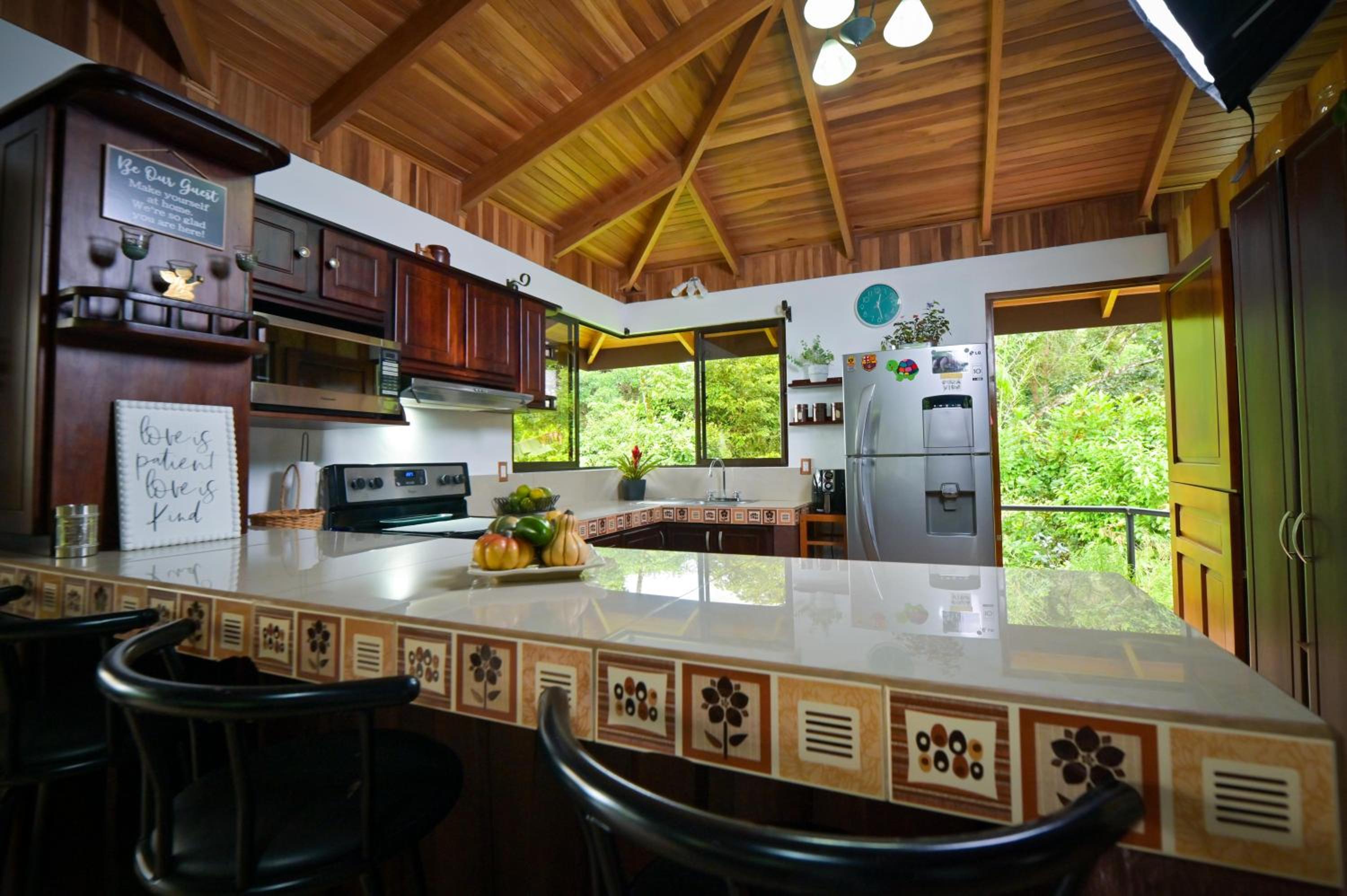 Bromelia House