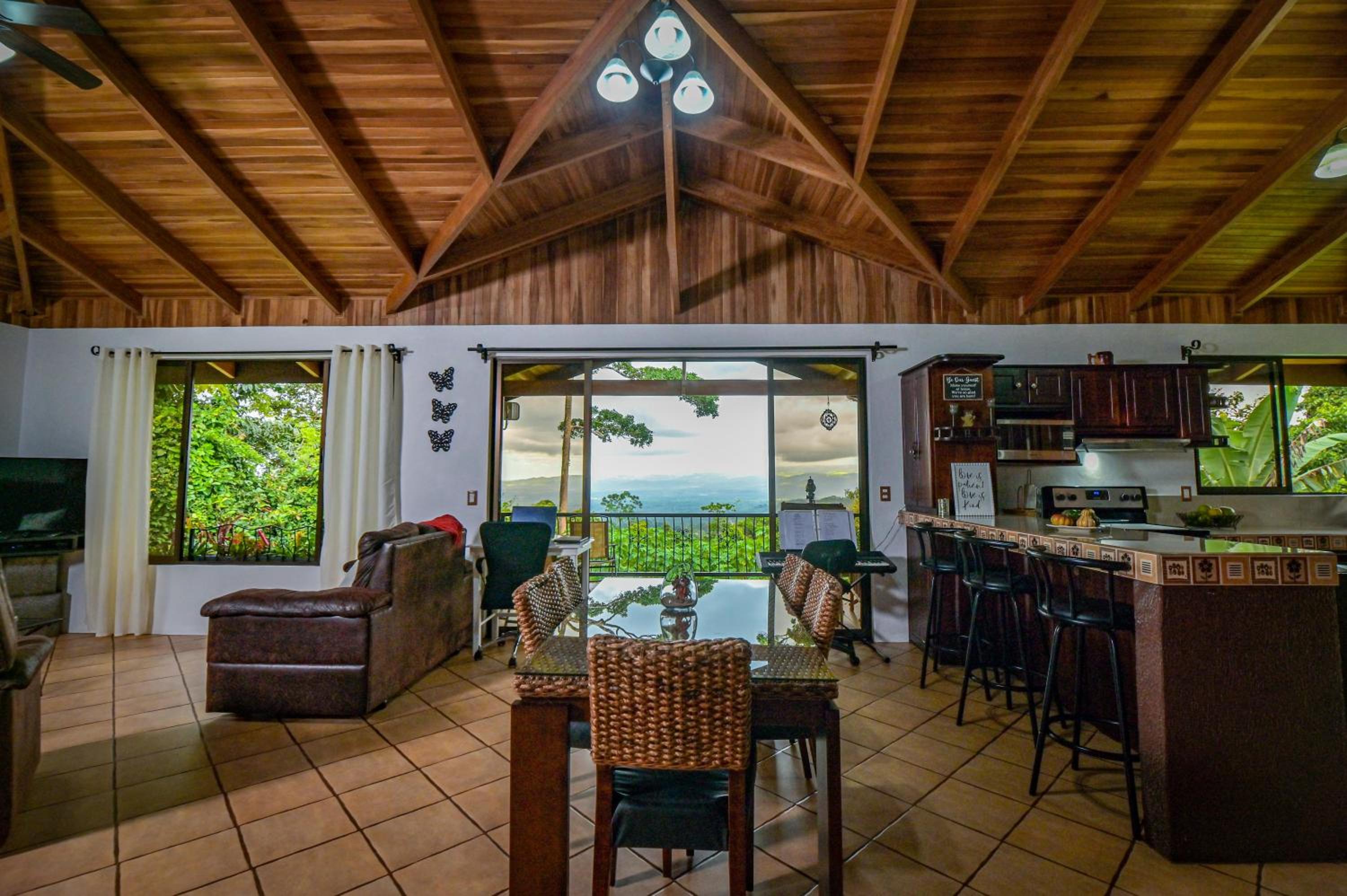 Bromelia House