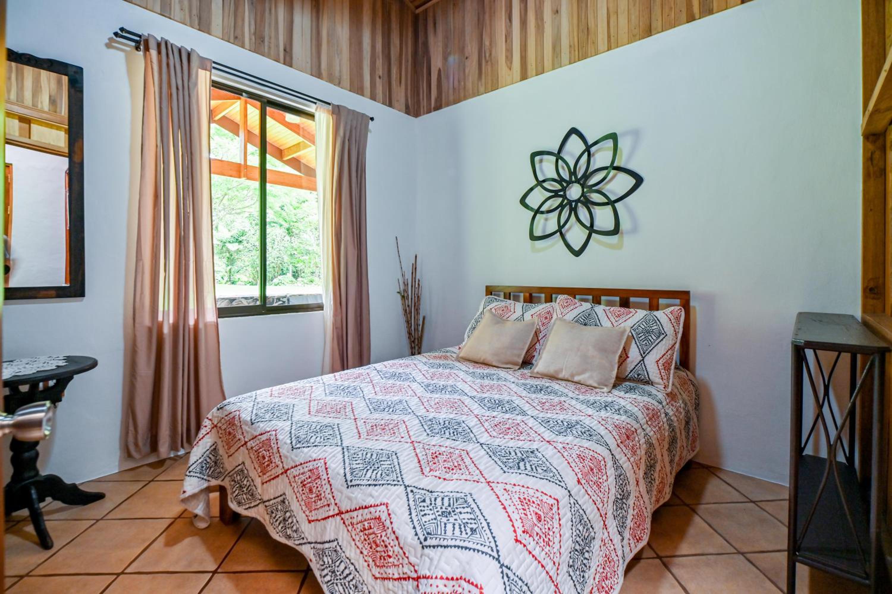 Bromelia House