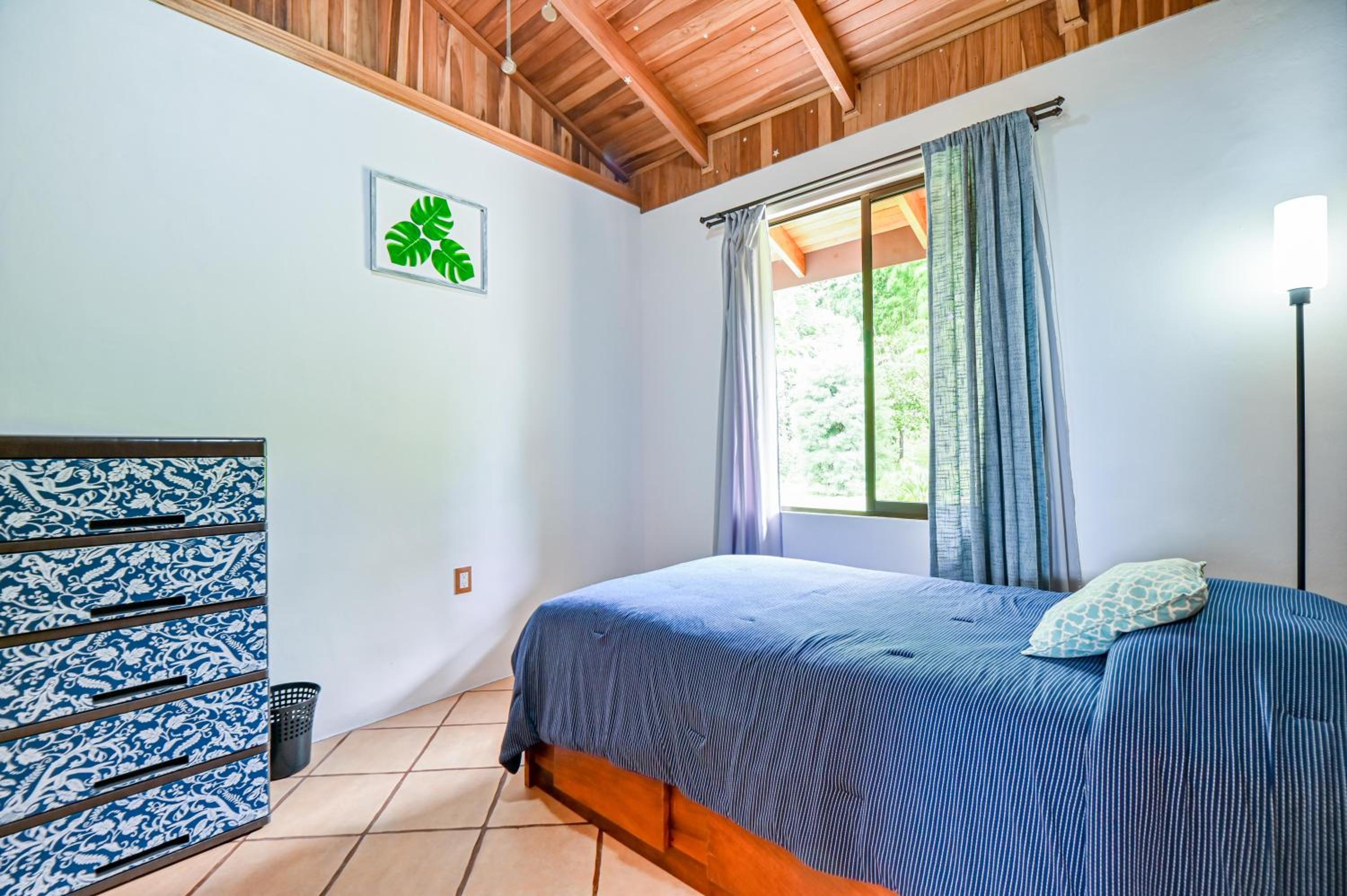 Bromelia House