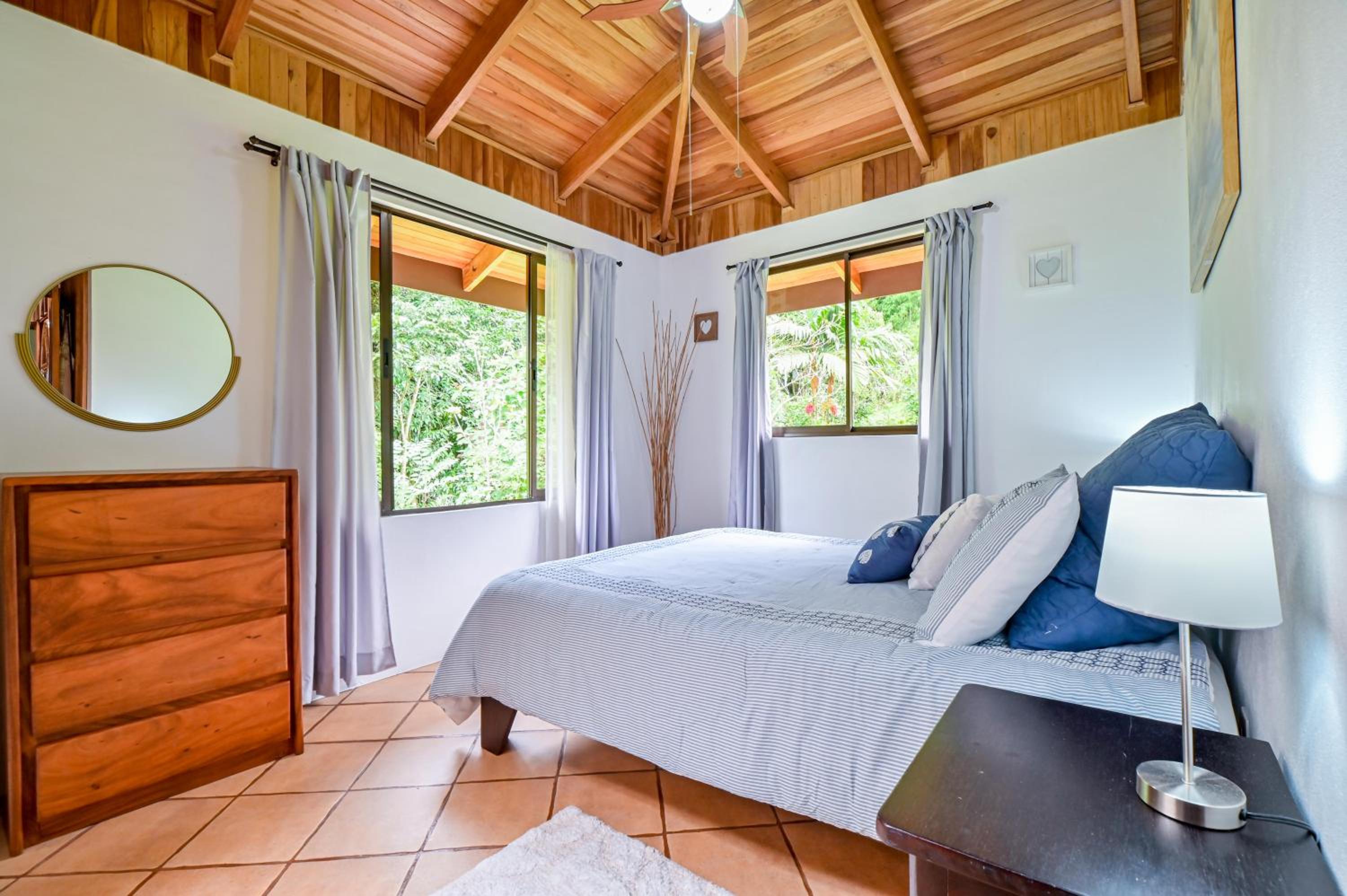 Bromelia House