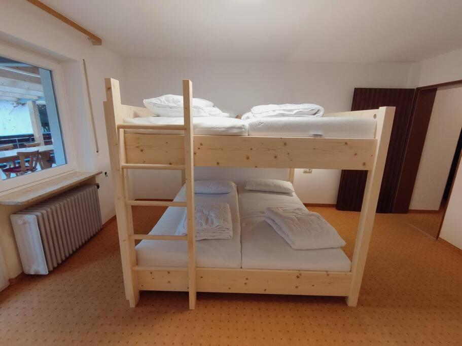 Zum Hüttenklaus - 12 Personen Gruppenunterkunft in den Bergen mit eigenem Badezuber