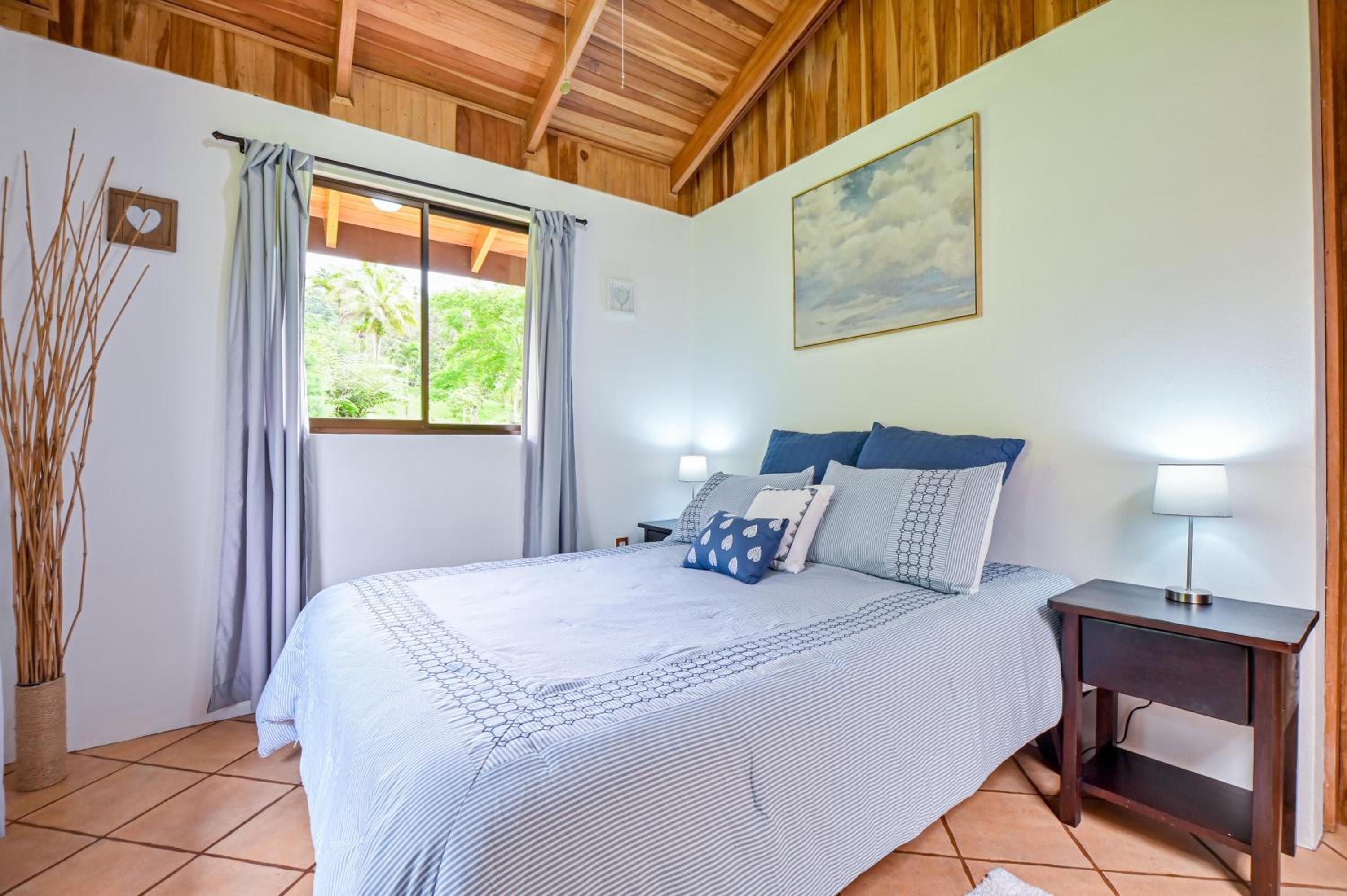 Bromelia House