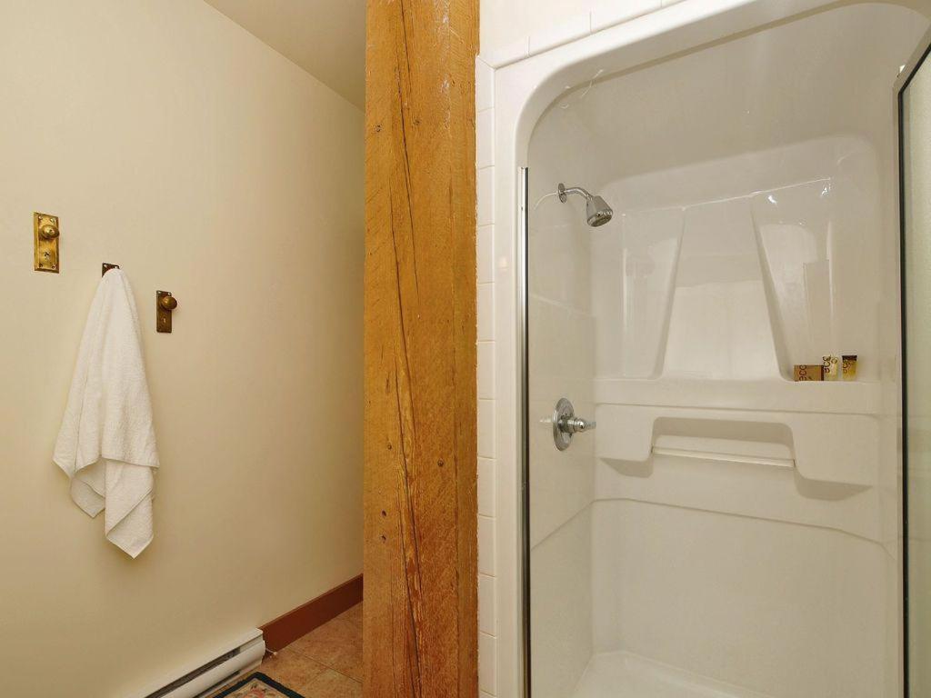 Gorgeous Luxury 2 Bedroom 2 Bath Condo In Old Town Victoria