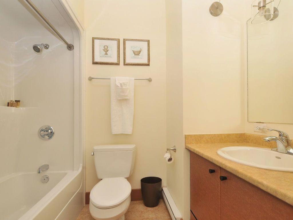 Gorgeous Luxury 2 Bedroom 2 Bath Condo In Old Town Victoria