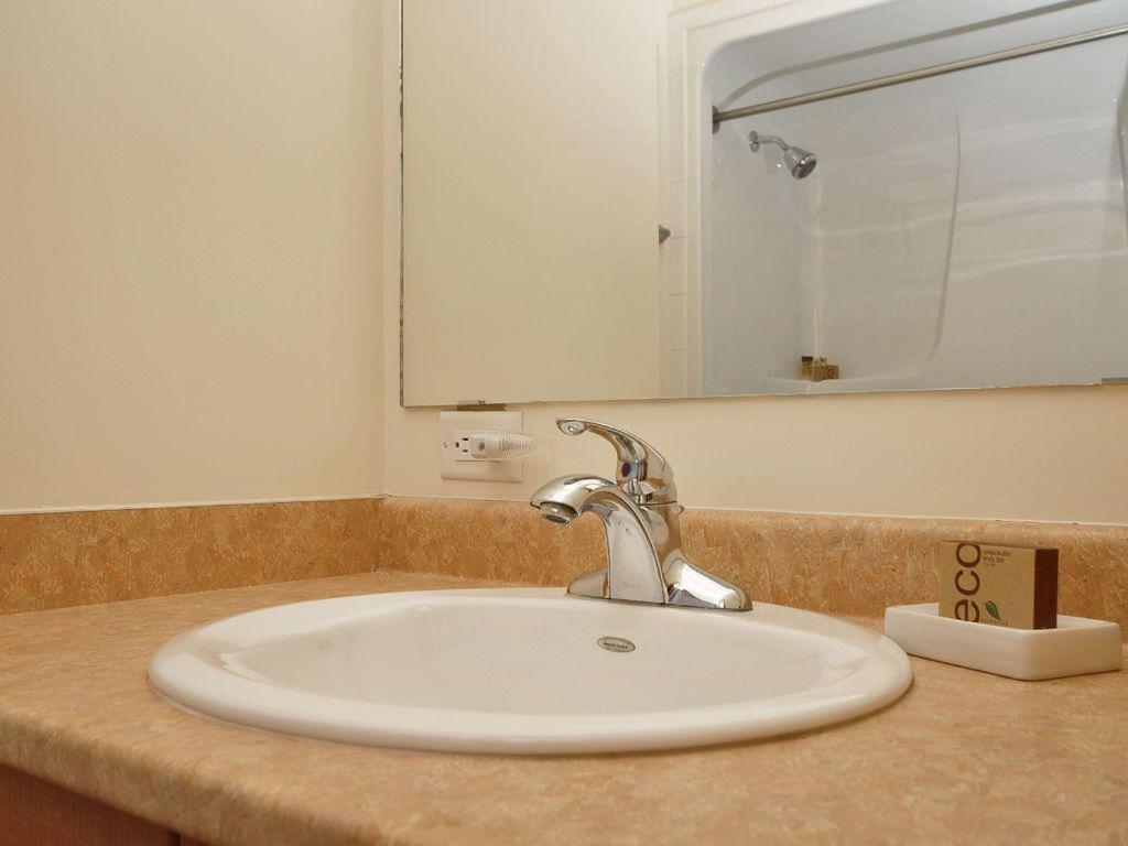 Gorgeous Luxury 2 Bedroom 2 Bath Condo In Old Town Victoria