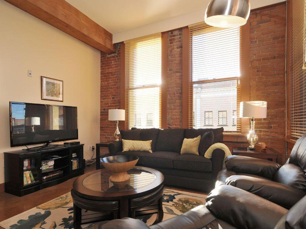 Gorgeous Luxury 2 Bedroom 2 Bath Condo In Old Town Victoria