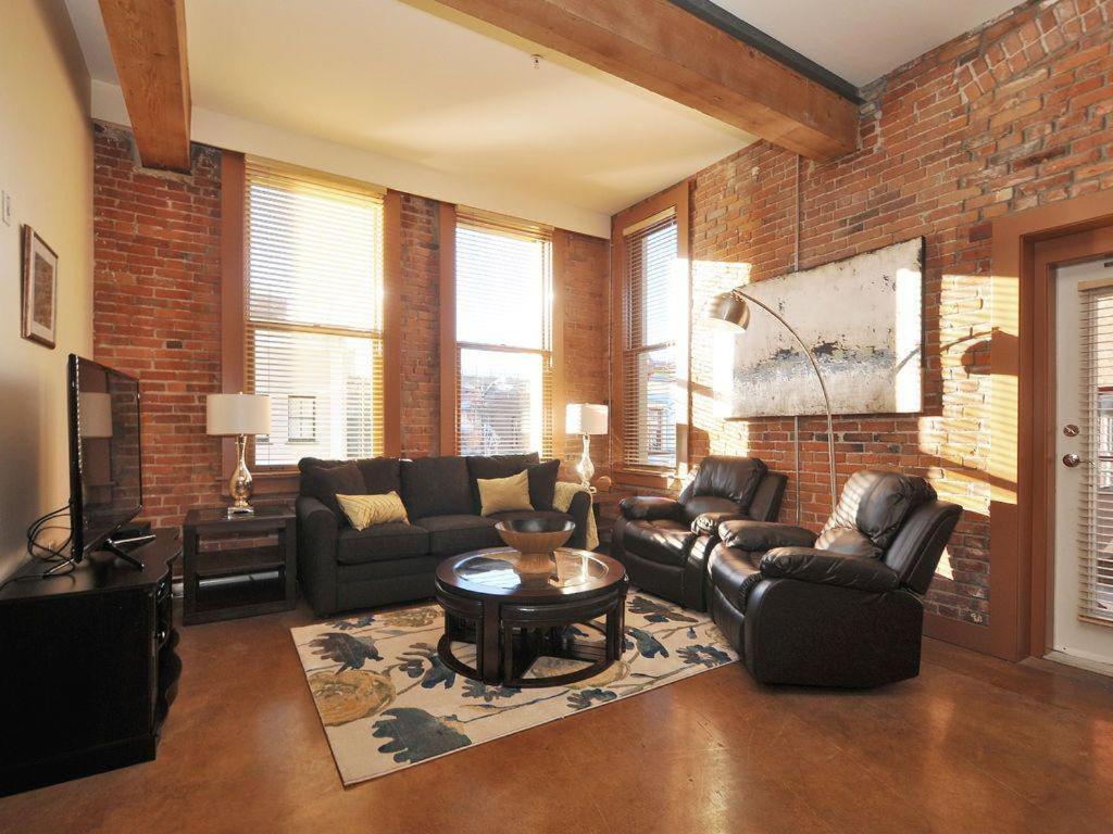 Gorgeous Luxury 2 Bedroom 2 Bath Condo In Old Town Victoria