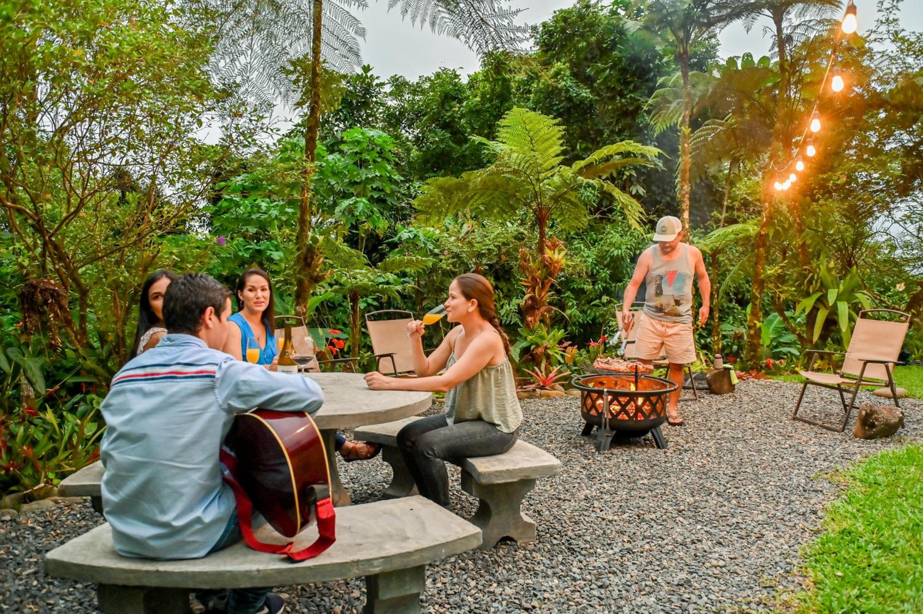Bromelia House