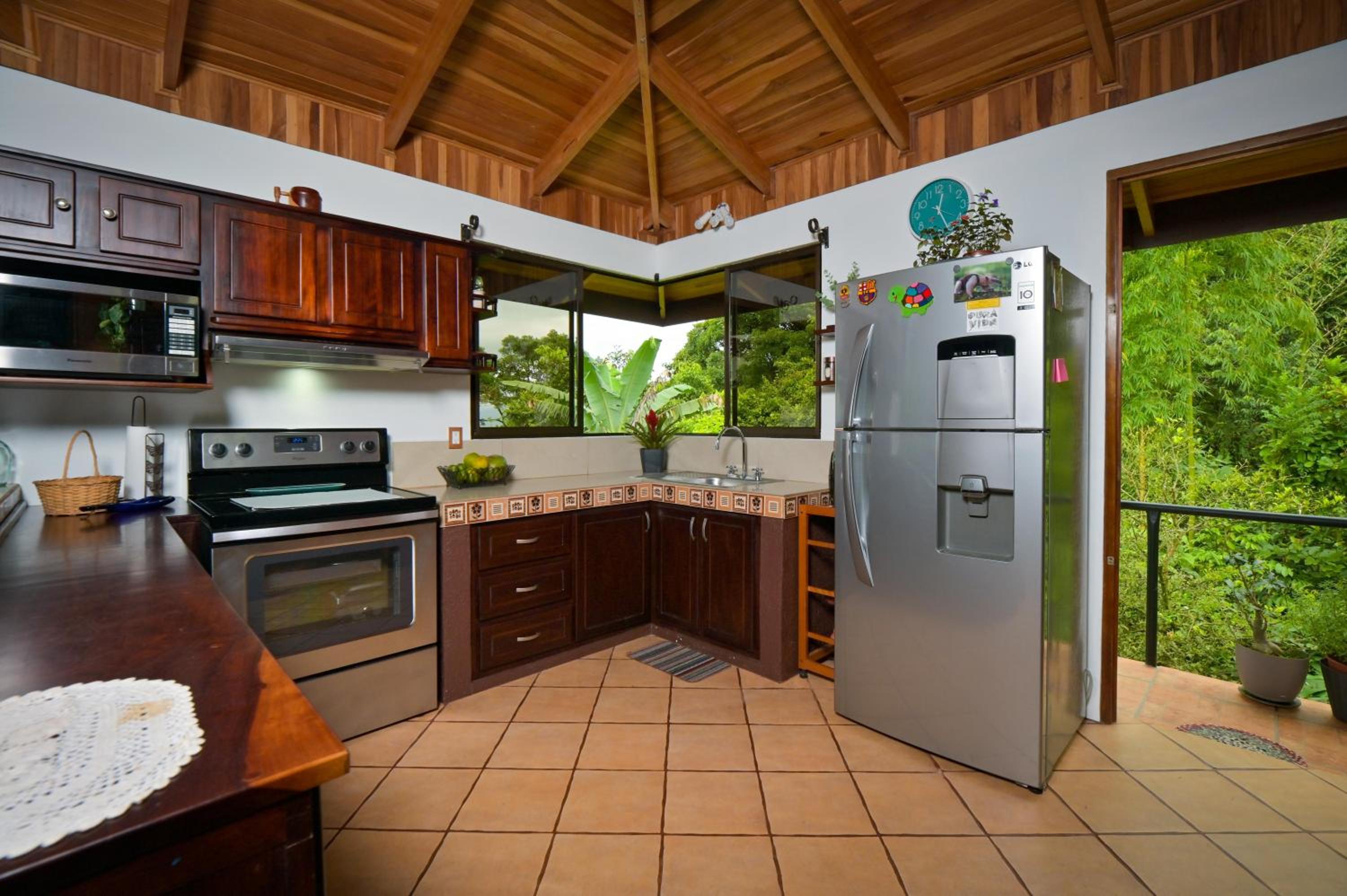 Bromelia House
