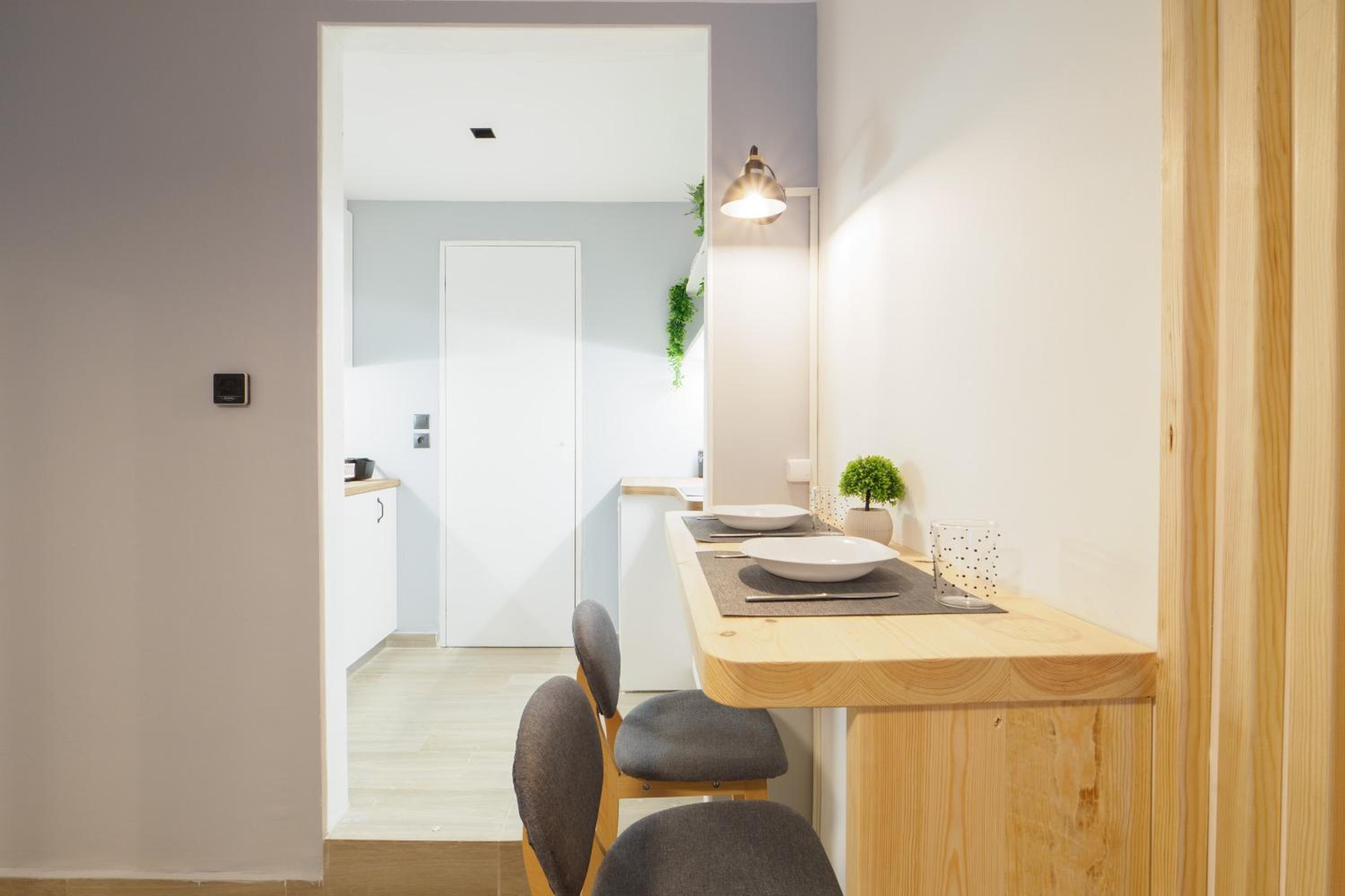 Athenian central Studio with Garden!