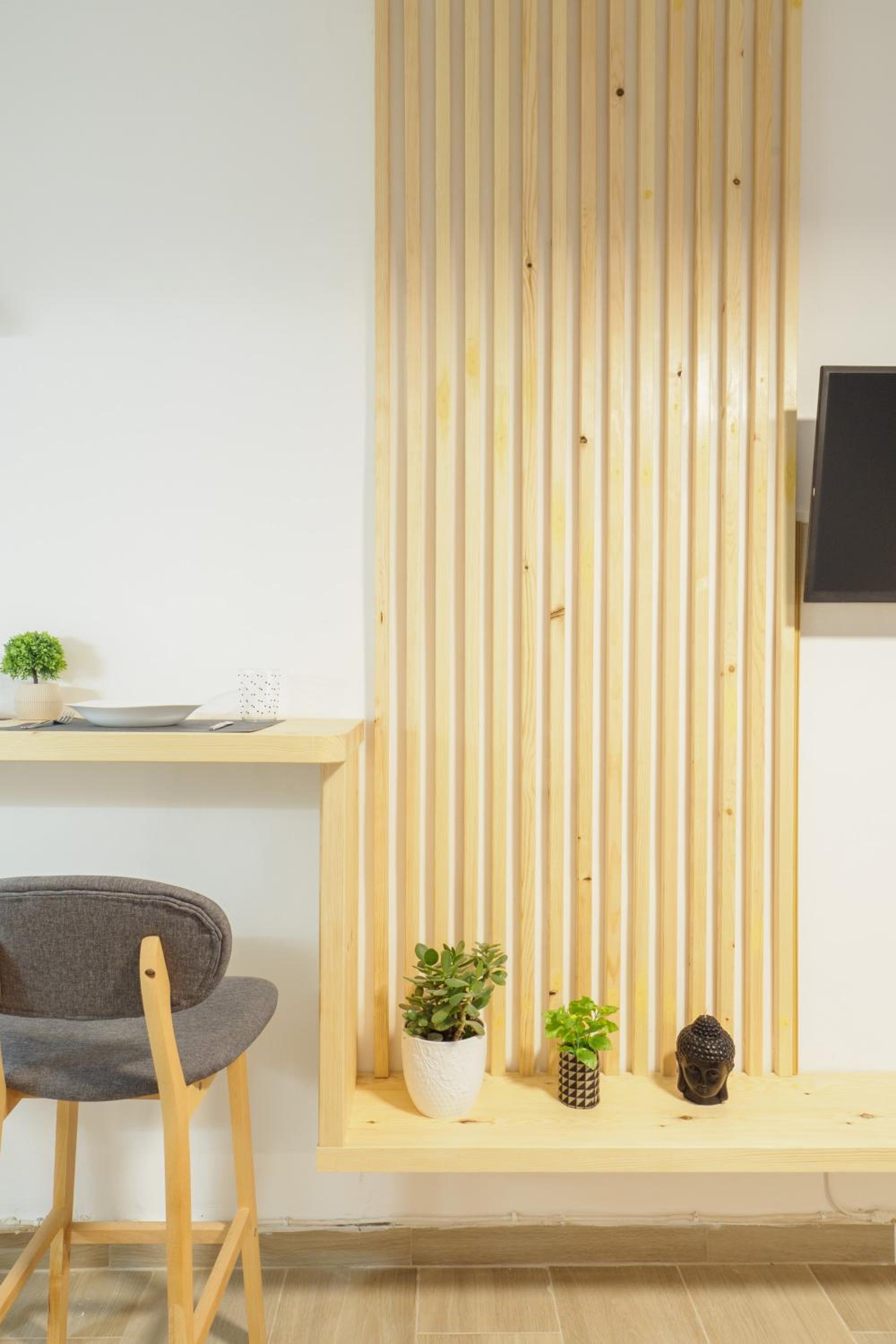 Athenian central Studio with Garden!