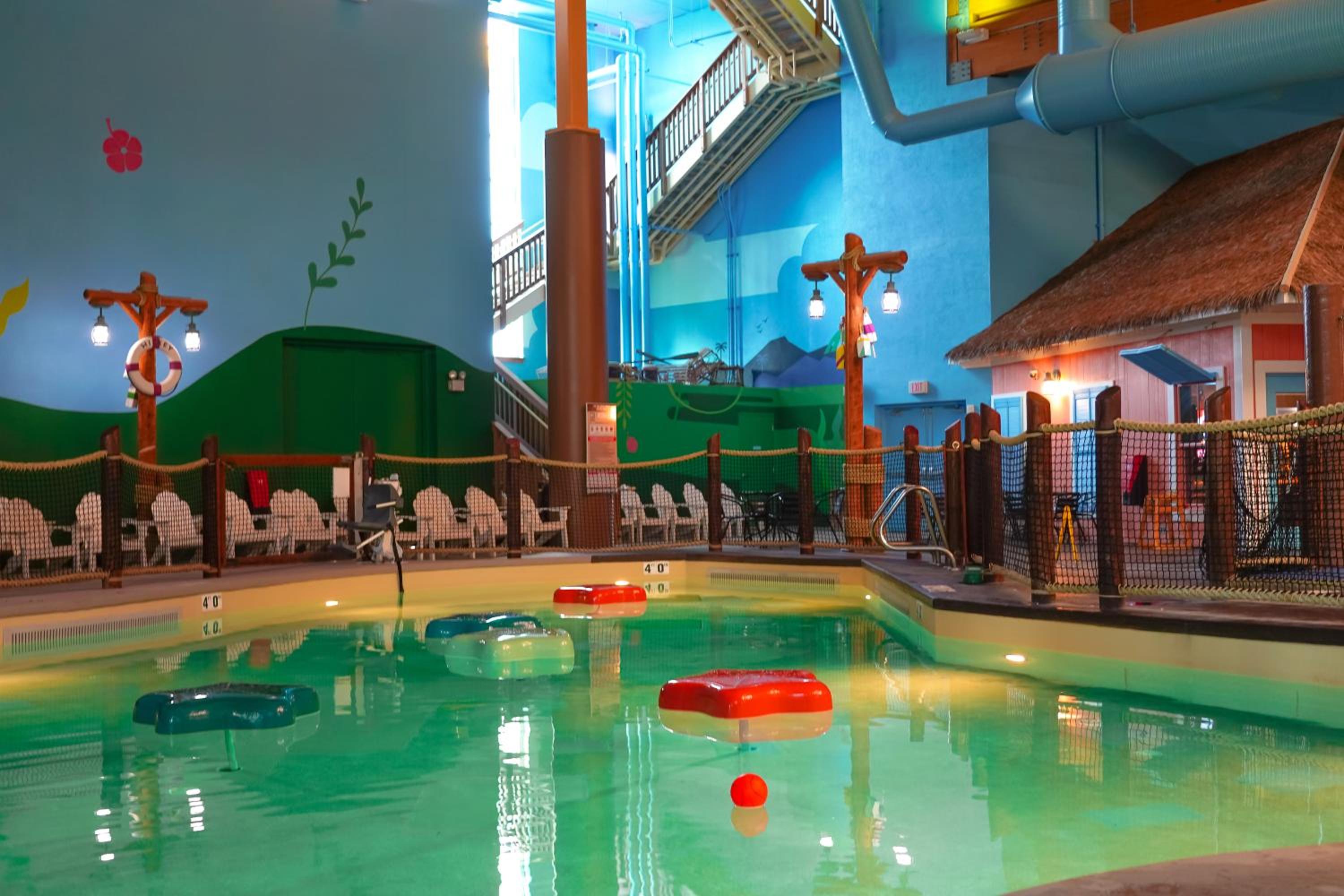 Sandusky Vacations - Castaway Bay by Cedar Point Resorts - Property Image 5