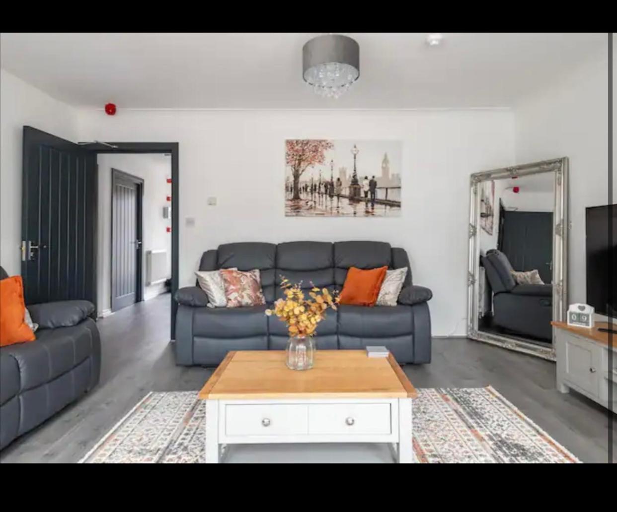 Marston 5 Bedroom Home With Parking Near HS2 & NEC & BHX view 2