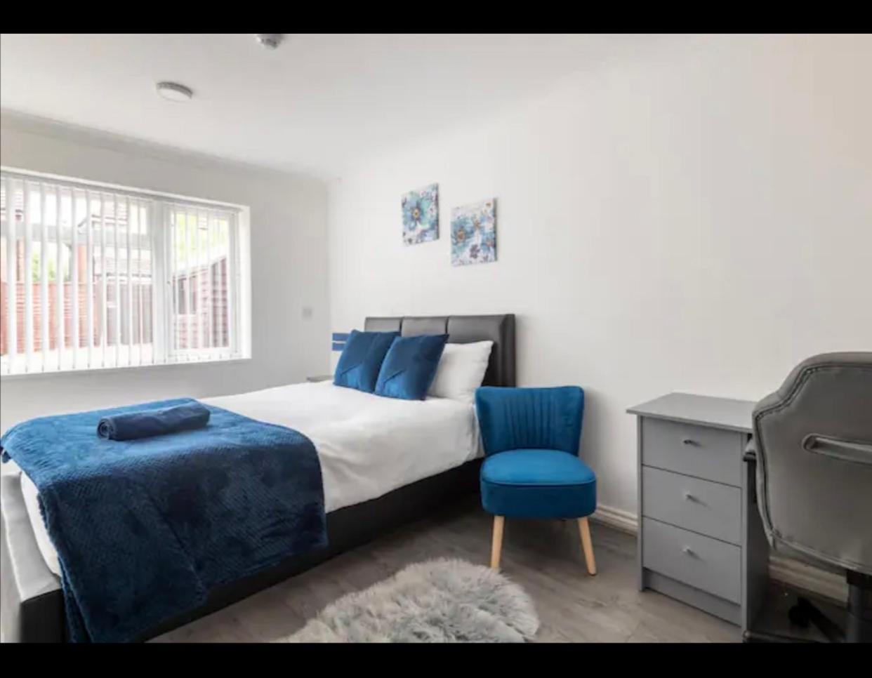 Marston 5 Bedroom Home With Parking Near HS2 & NEC & BHX view 4