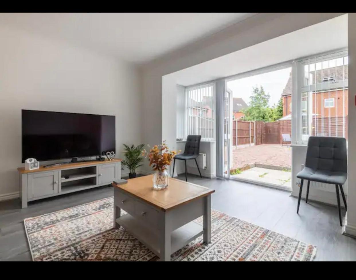 Marston 5 Bedroom Home With Parking Near HS2 & NEC & BHX view 3