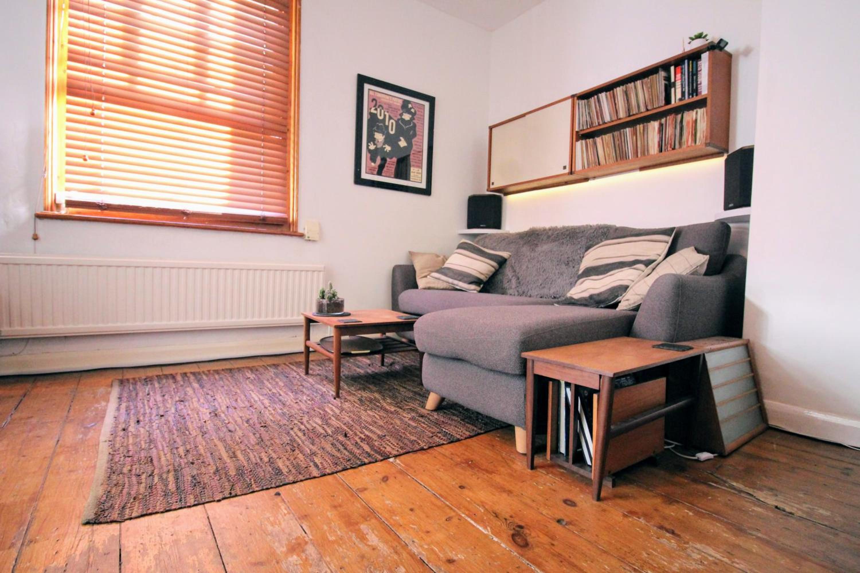 Traditional Victorian home in cobbled street and mod cons Full home