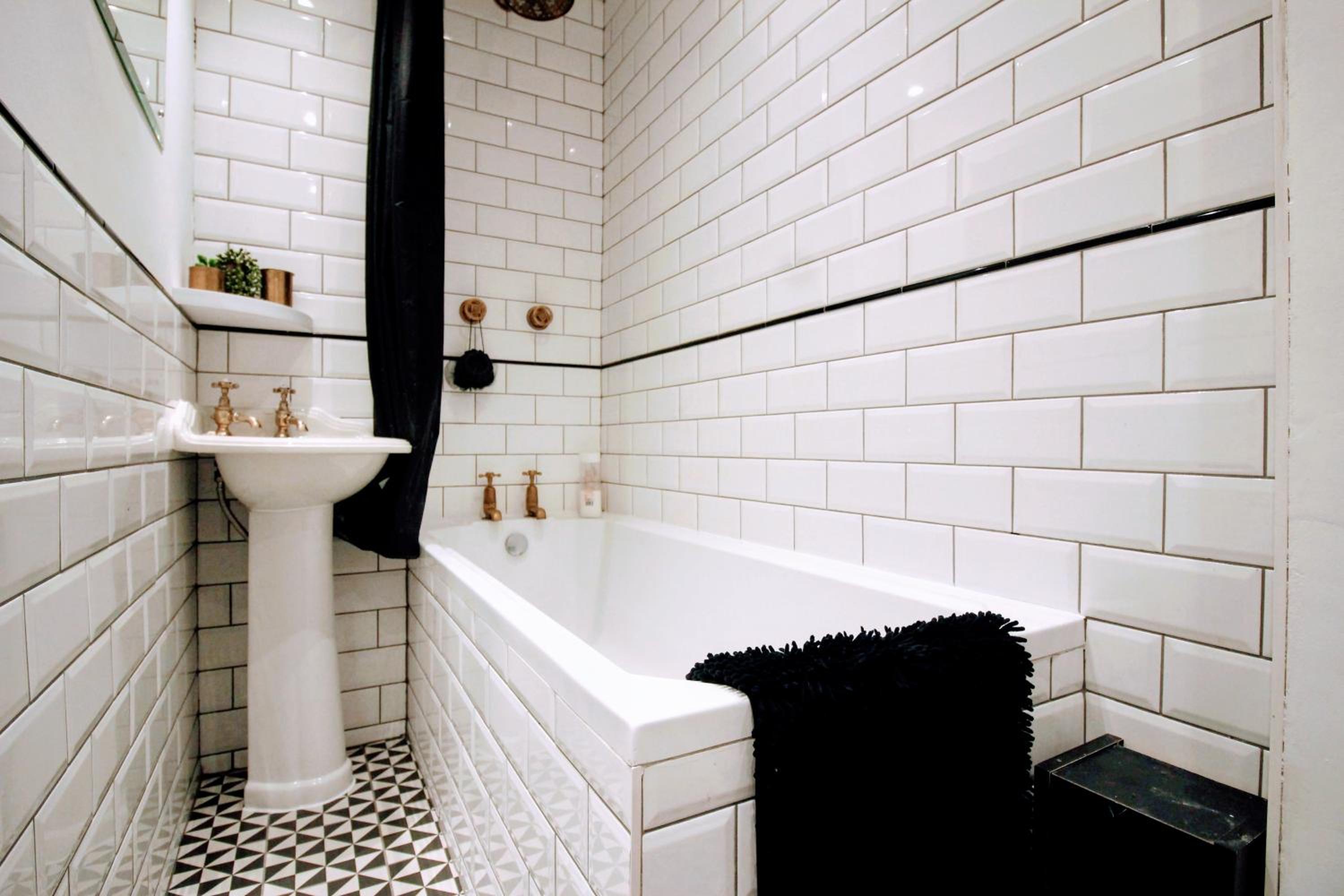 Traditional Victorian home in cobbled street and mod cons Full home
