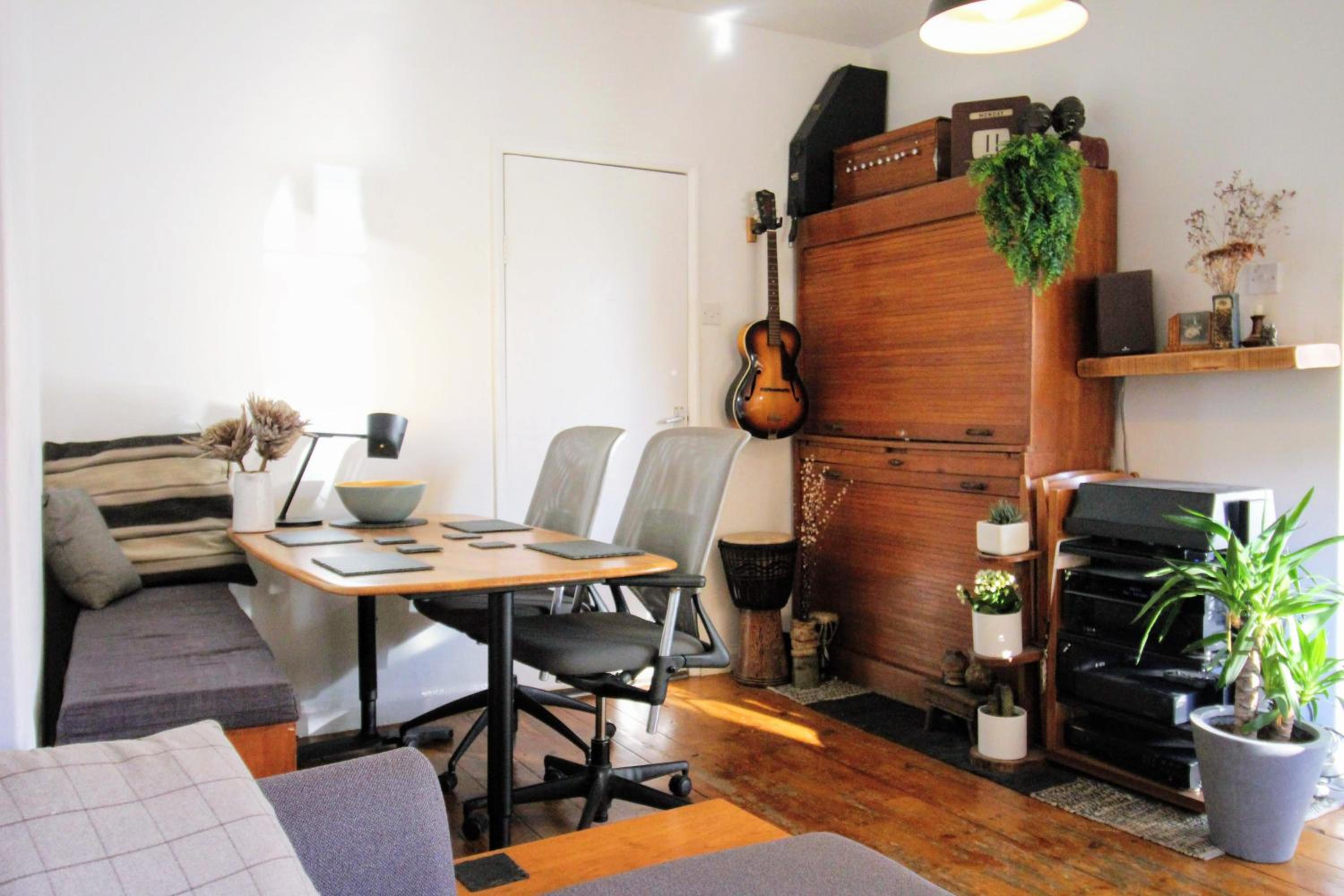 Traditional Victorian home in cobbled street and mod cons Full home