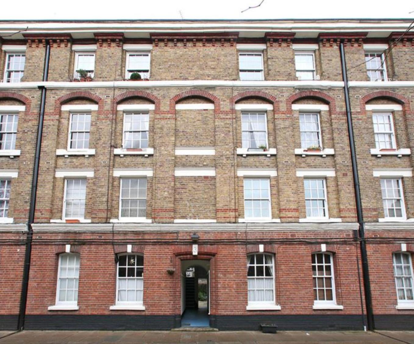 Traditional Victorian home in cobbled street and mod cons Full home