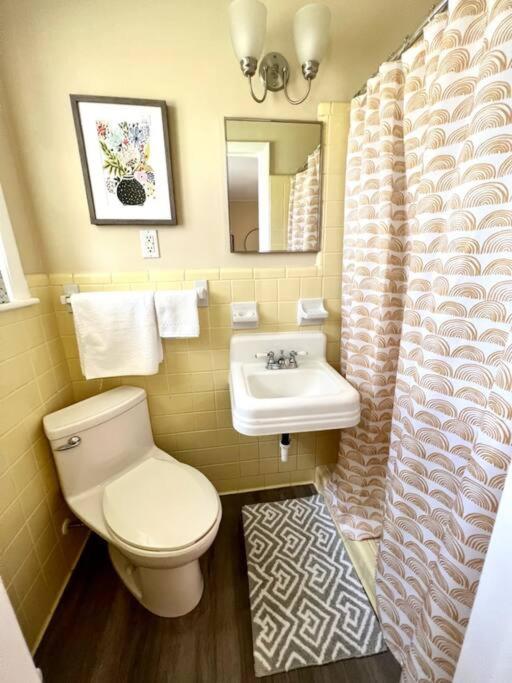 Comfortable Townhome King Beds Long Term - Property Image 4