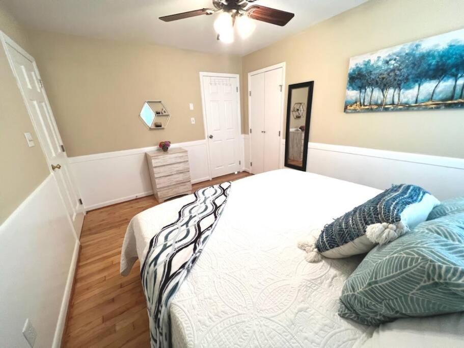 Comfortable Townhome King Beds Long Term - Property Image 6