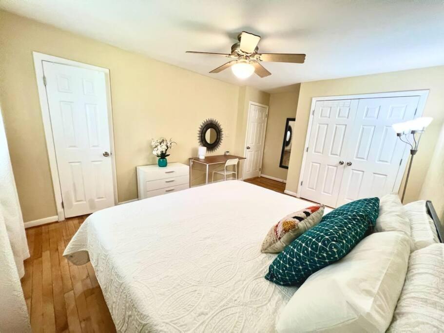 Comfortable Townhome King Beds Long Term - Property Image 16