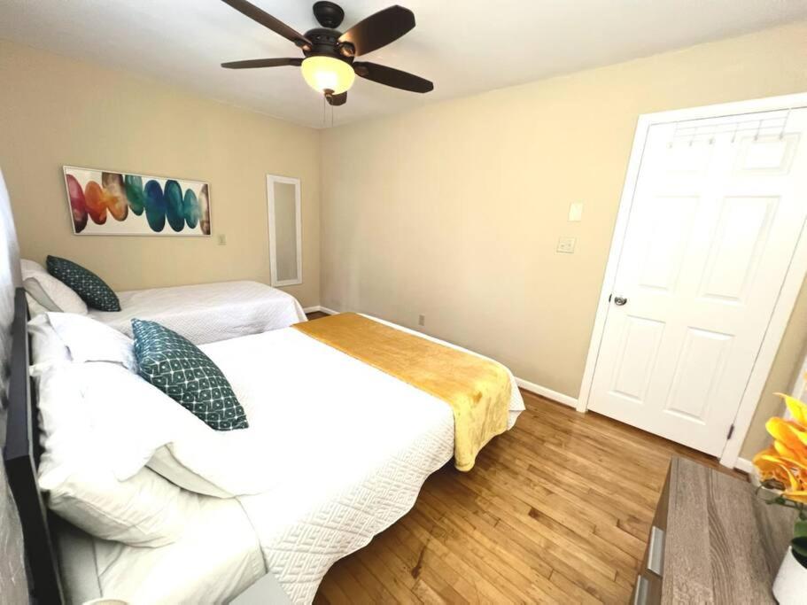 Comfortable Townhome King Beds Long Term - Property Image 12