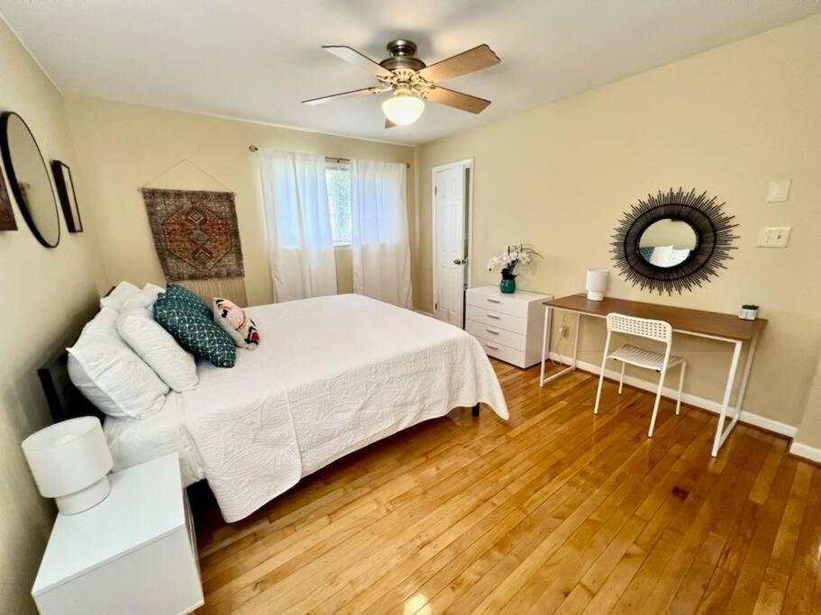 Comfortable Townhome King Beds Long Term - Property Image 13