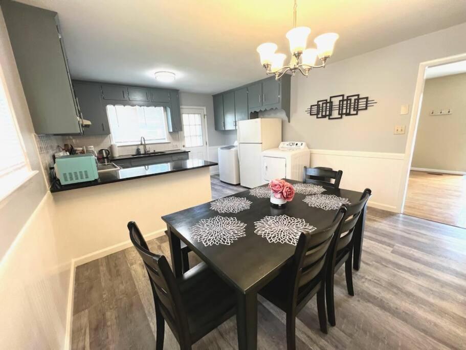 Comfortable Townhome King Beds Long Term - Property Image 15