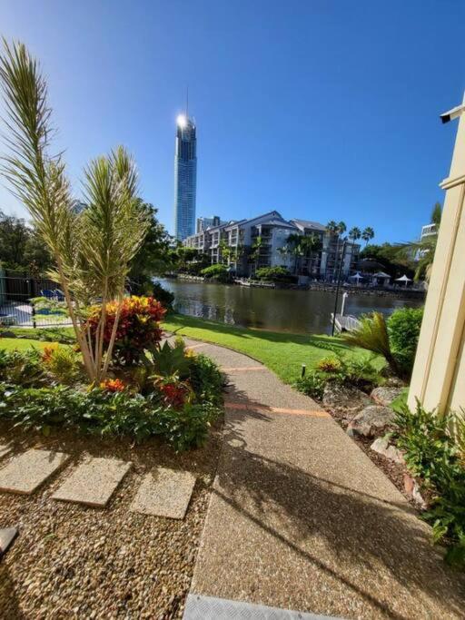 3 Bedroom Central Surfers Paradise Apartment
