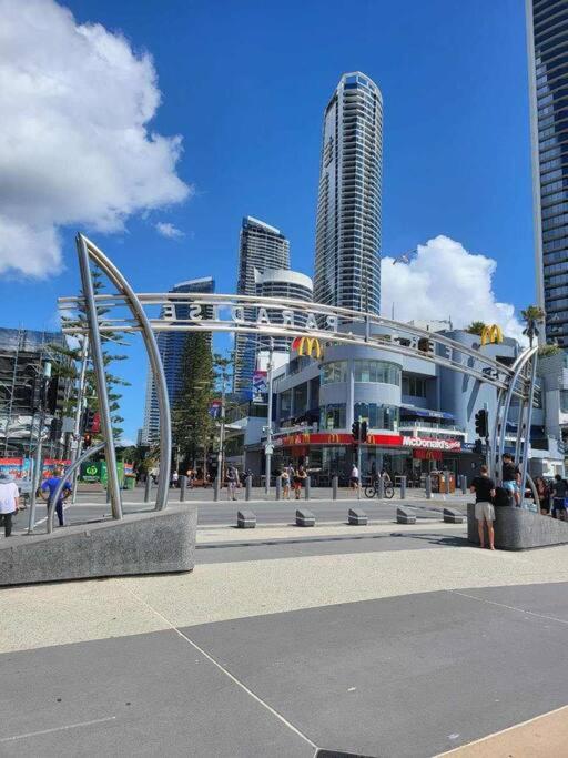 3 Bedroom Central Surfers Paradise Apartment