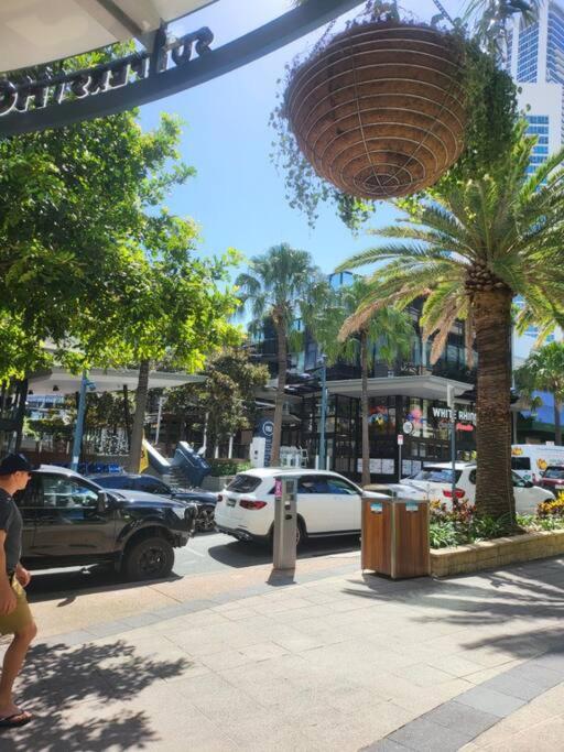 3 Bedroom Central Surfers Paradise Apartment