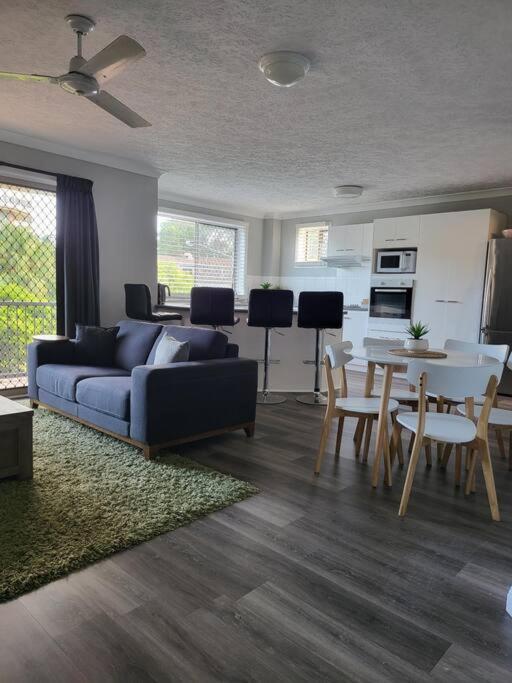 3 Bedroom Central Surfers Paradise Apartment