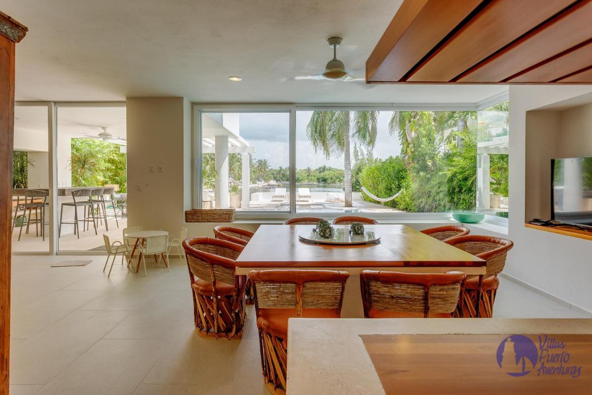 House with private pool, jacuzzi and pier