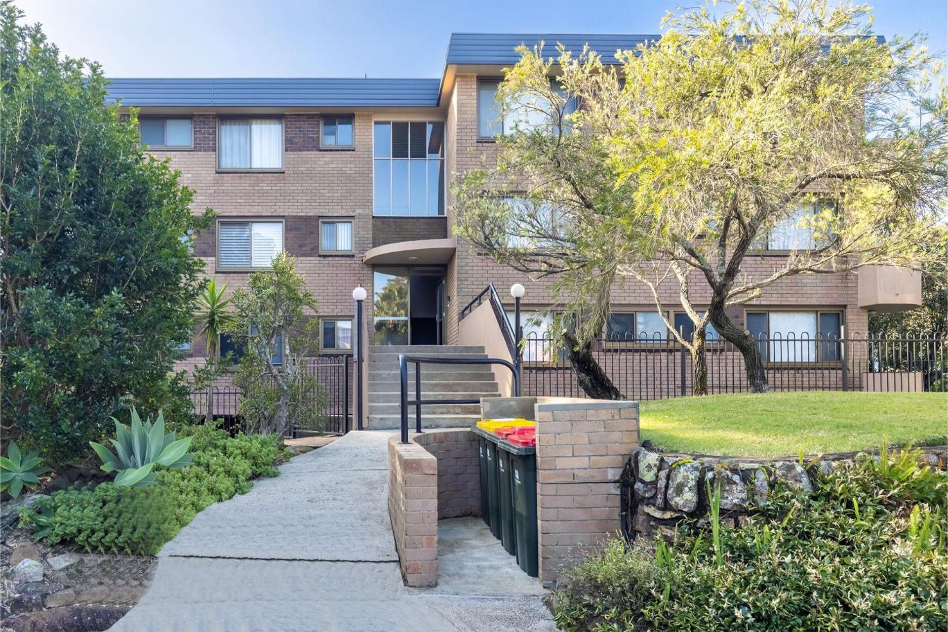 Columbia 1 12 Columbia Close large unit with fantastic water views