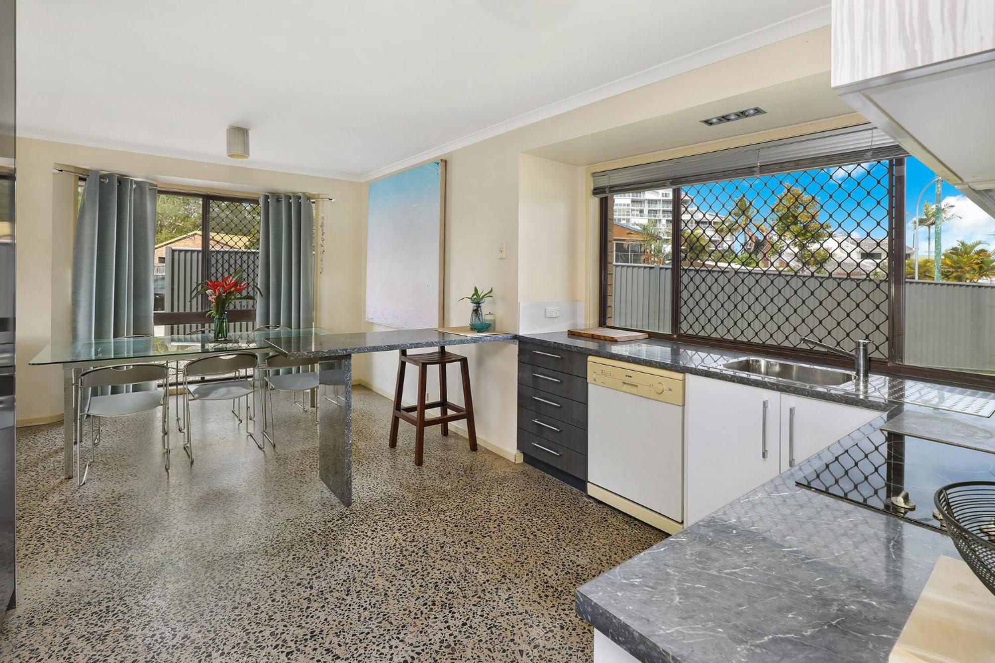NAROO7- PRIME, CENTRE OF MOOLOOLABA LOCATION view 5