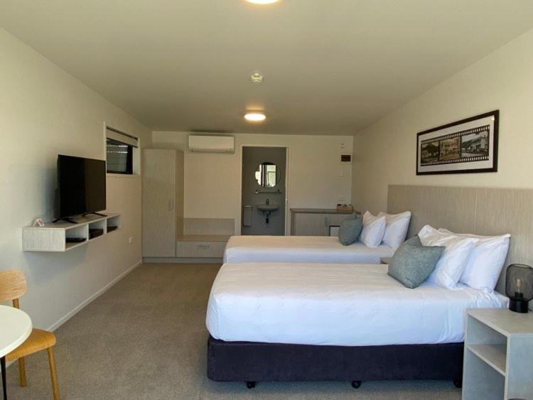 The Com Plex Motel view 3