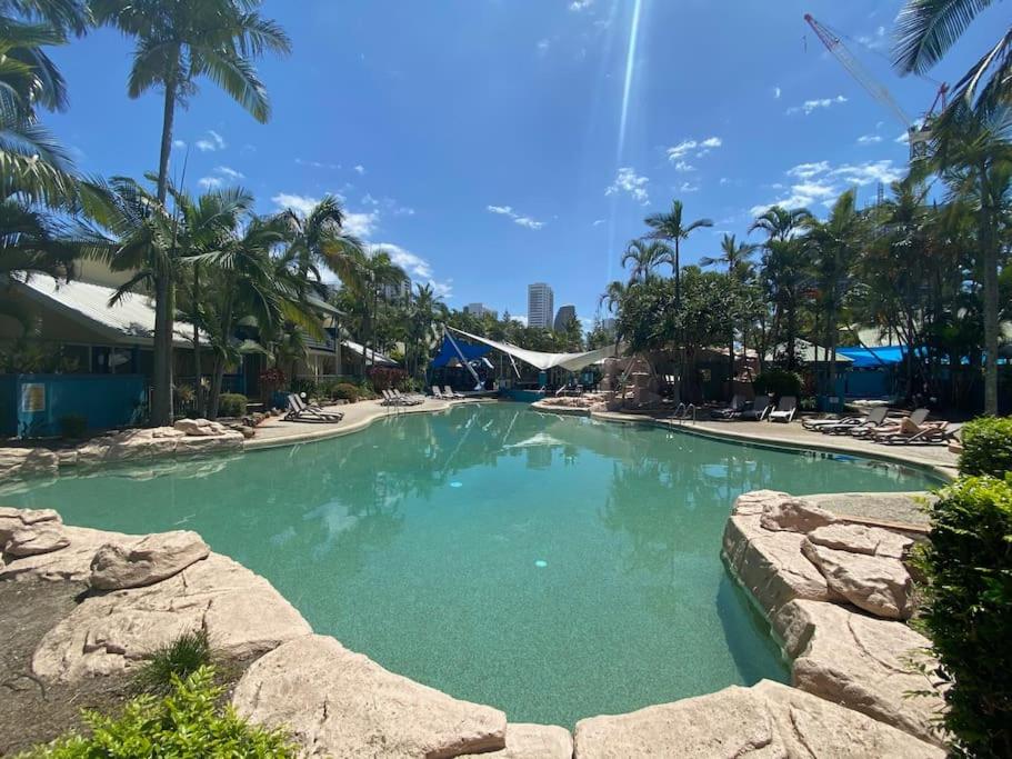 Diamond Beach Poolside 44 Premium