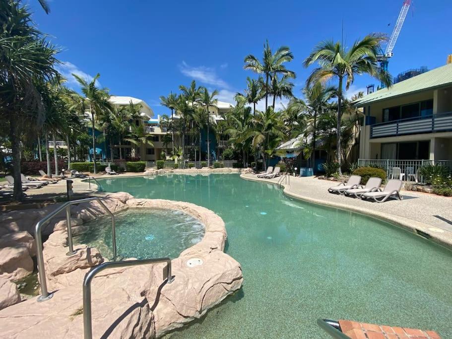 Diamond Beach Poolside 44 Premium
