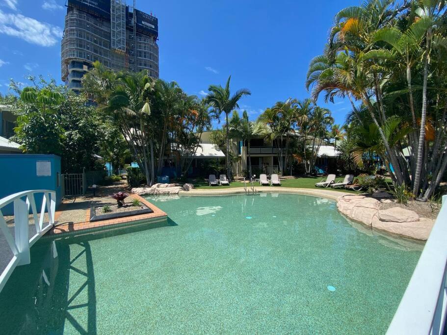 Diamond Beach Poolside 44 Premium