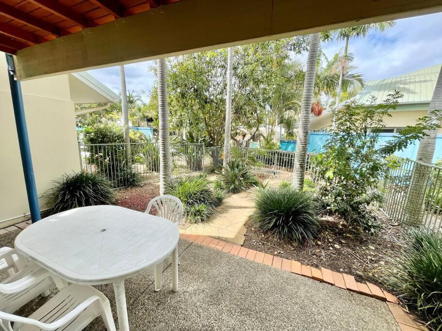 Diamond Beach Poolside 44 Premium