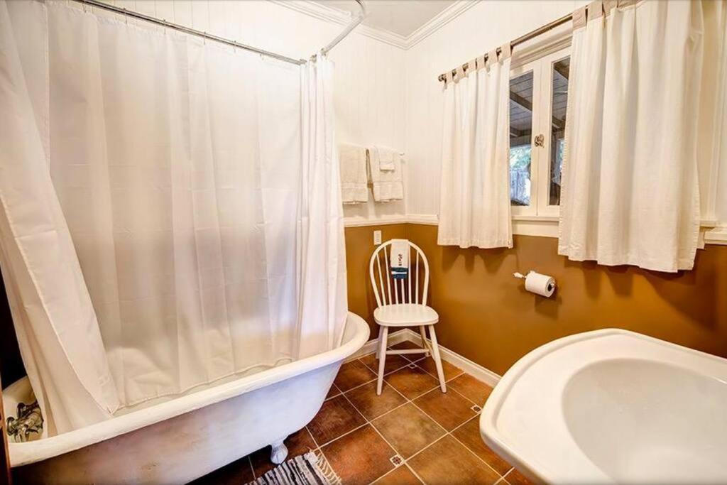 Ojai Vacations - Casa A'way Stunning Ojai Bungalow w/ pool sunset - Property Image 29