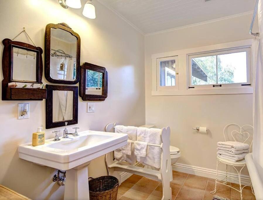 Ojai Vacations - Casa A'way Stunning Ojai Bungalow w/ pool sunset - Property Image 38