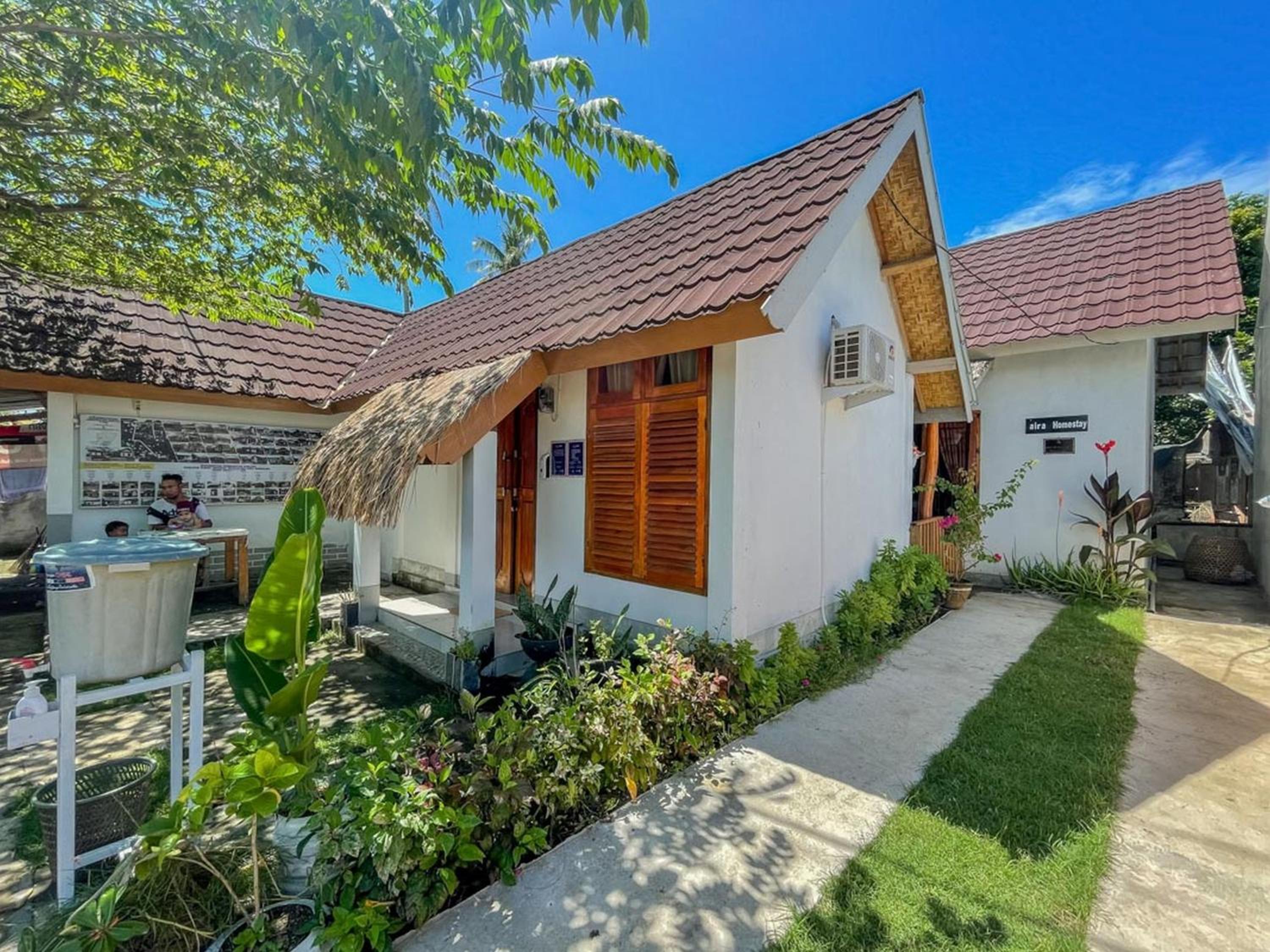 Aira Homestay near Pantai Kuta Mandalika Mitra RedDoorz view 3