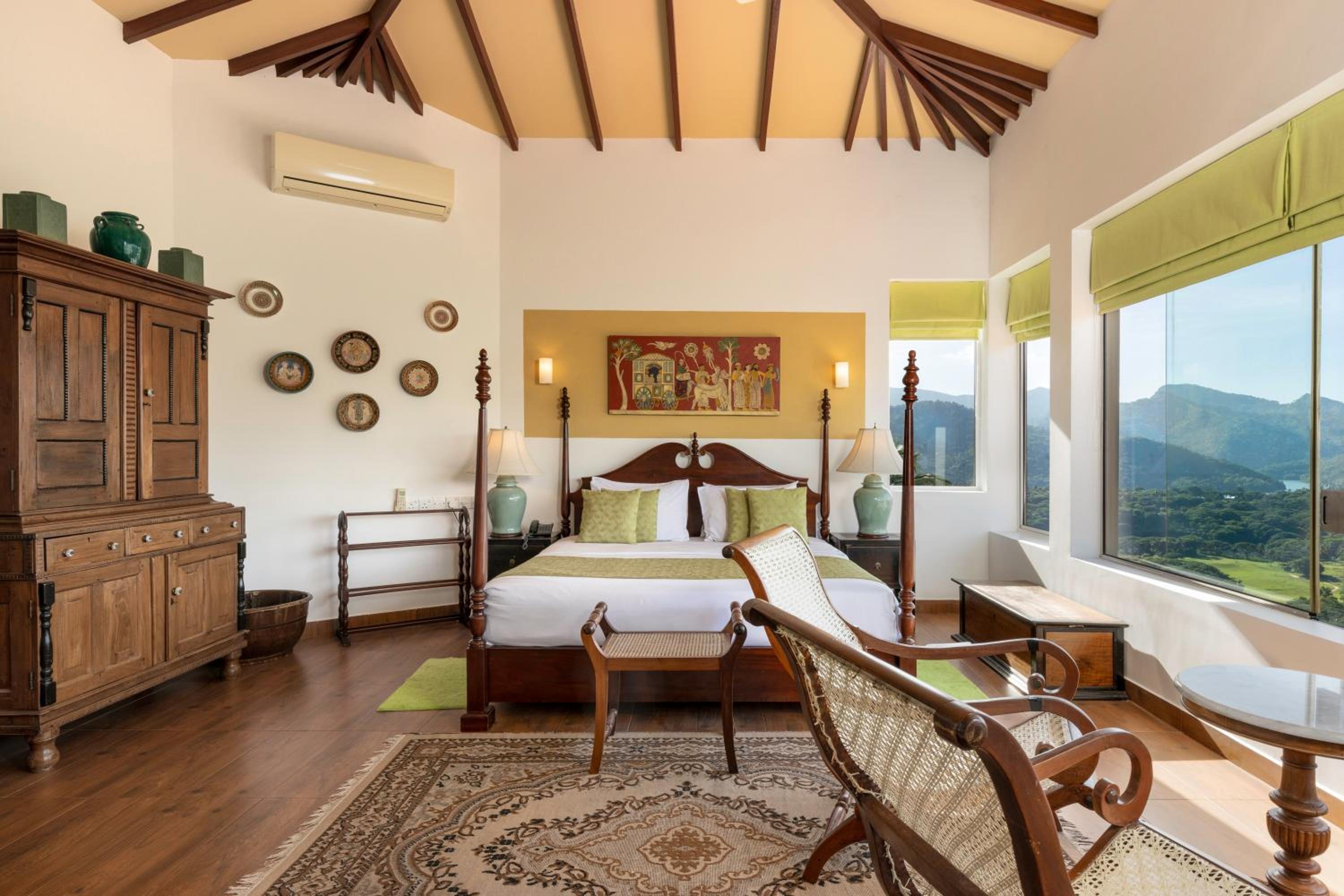 The Albatross, Kandy