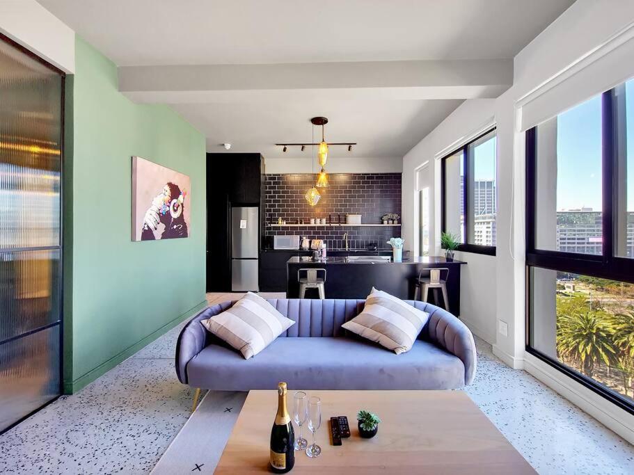 Stylish Studio Apartment with Rooftop Pool!