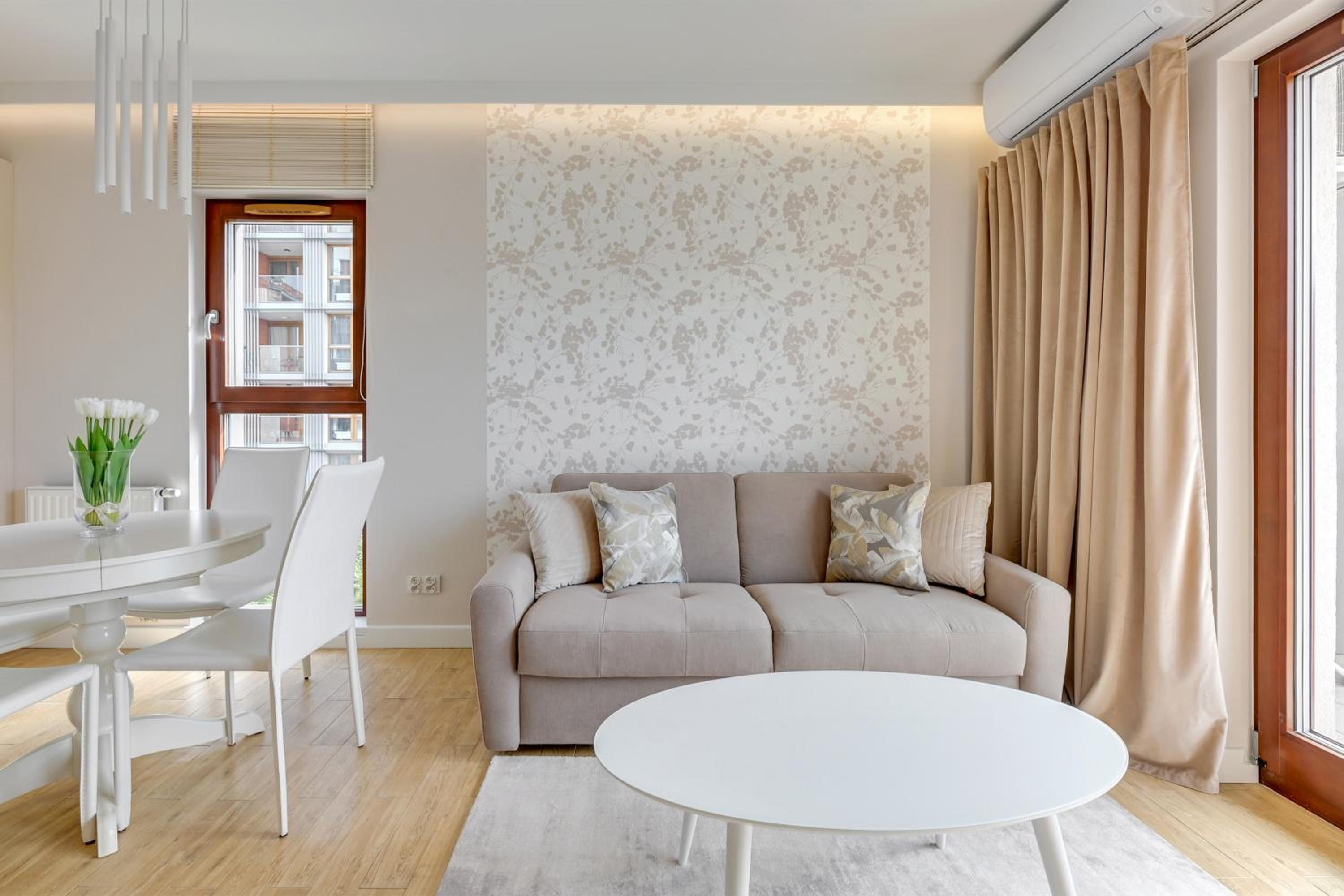 Aura III Apartments & Free Parking by Downtown Apartments