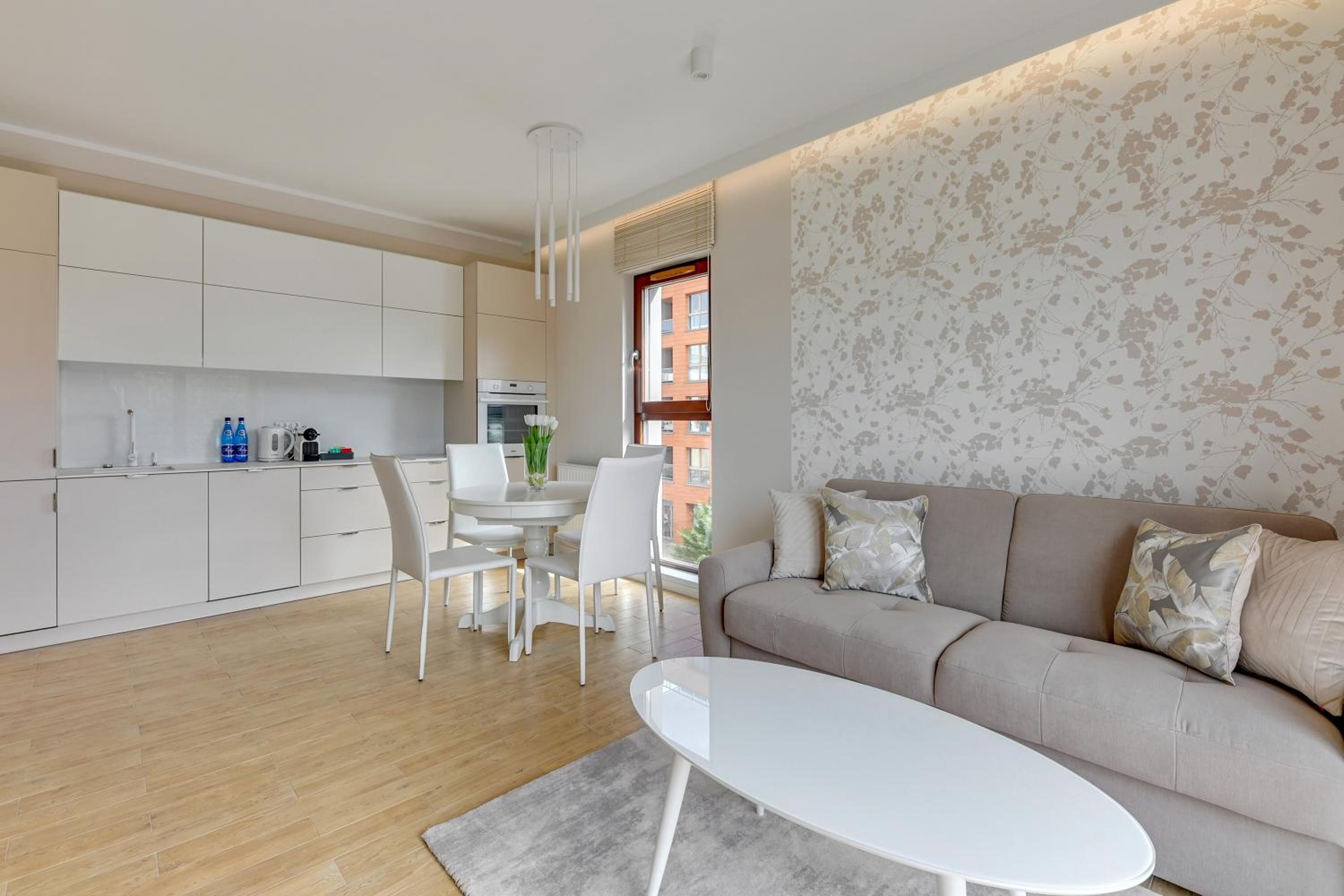 Aura III Apartments & Free Parking by Downtown Apartments
